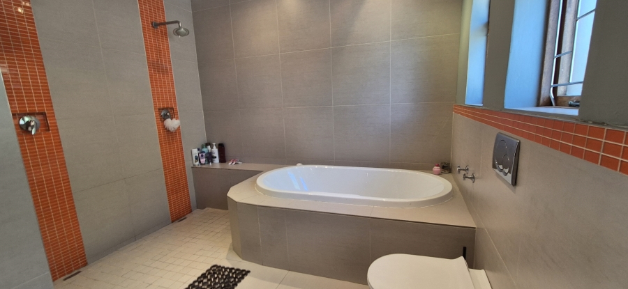 5 Bedroom Property for Sale in Table View Western Cape